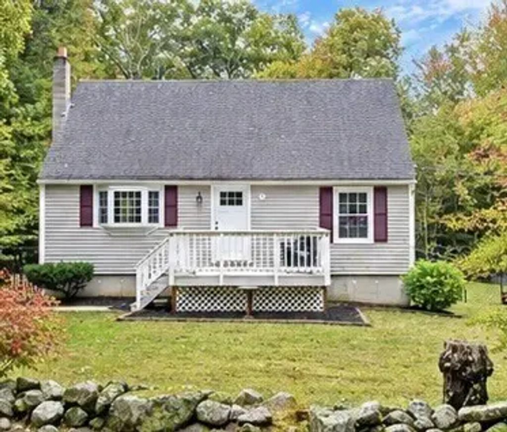 25 School House Rd, Phillipston