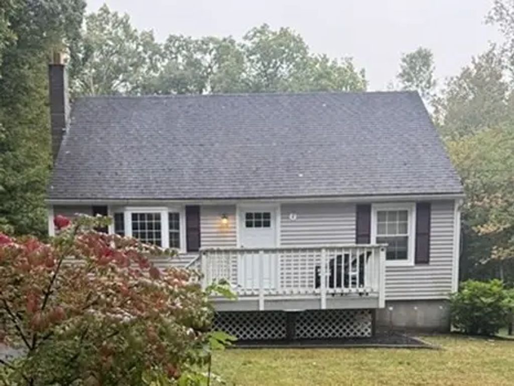 25 School House Rd, Phillipston