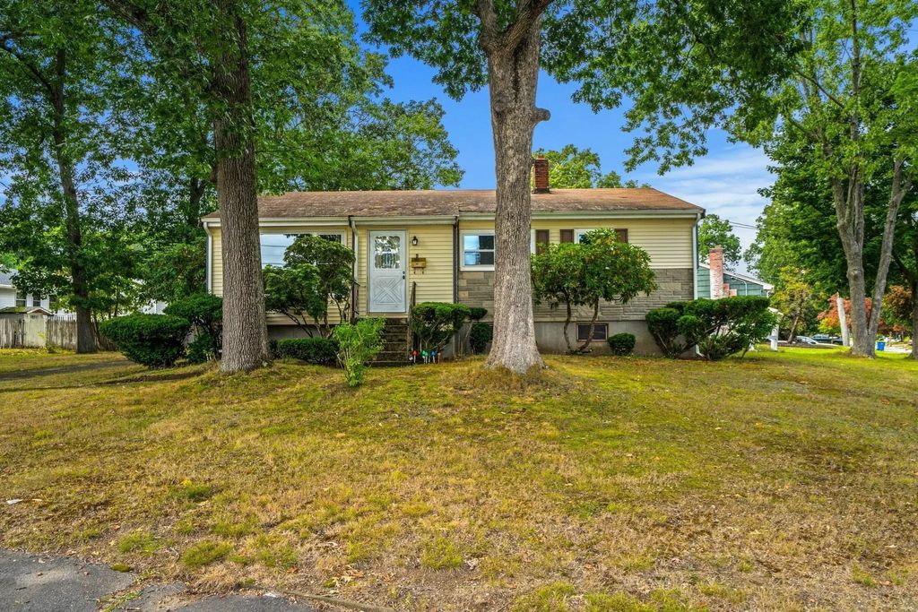 4 Niles Rd, Randolph