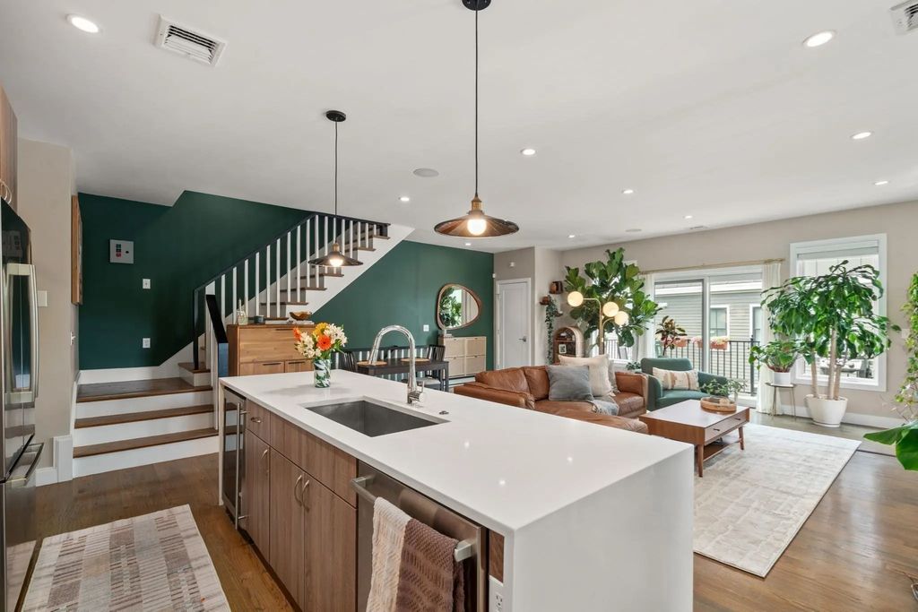 15 Wendeller St #2, Boston