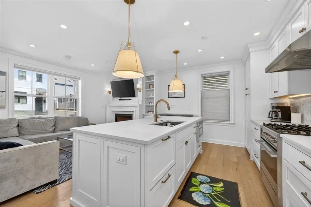 521 East 8th #1, Boston
