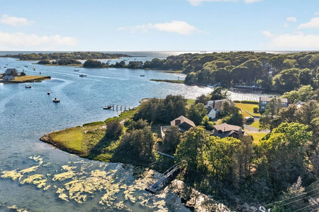 102 Nashawena St, Falmouth