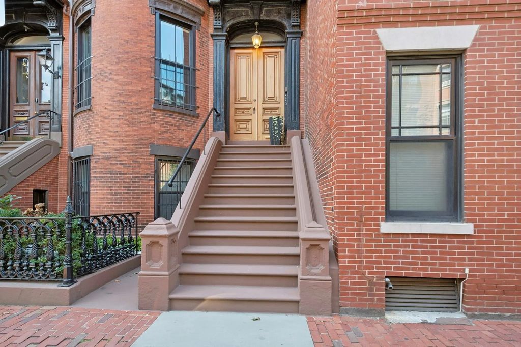130 Pembroke St #2, Boston