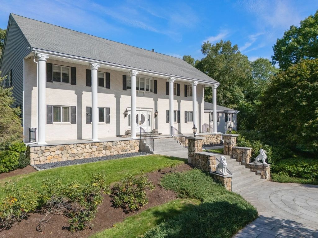 14 Grand Hill Dr, Dover