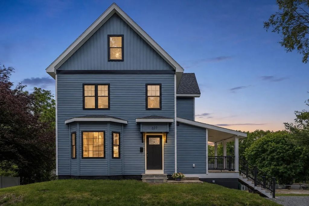 697 Westminster Hill Rd, Fitchburg