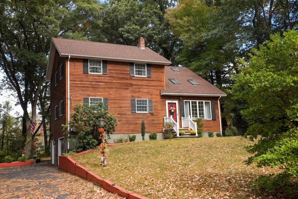 8 Nichols St, North Reading