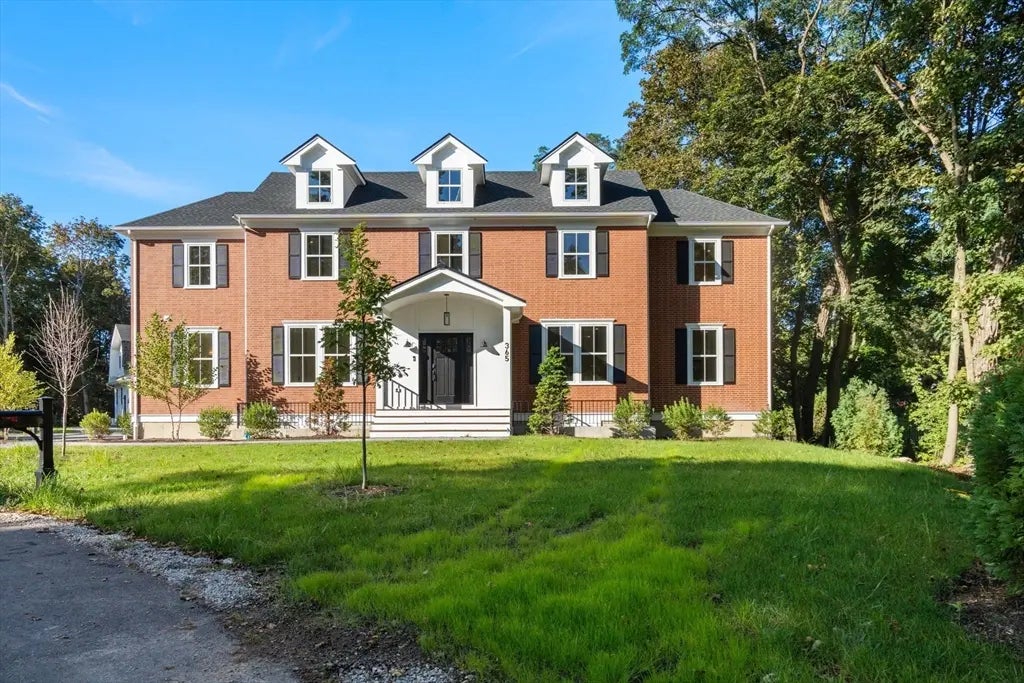 20 Oakland Street Front, Wellesley