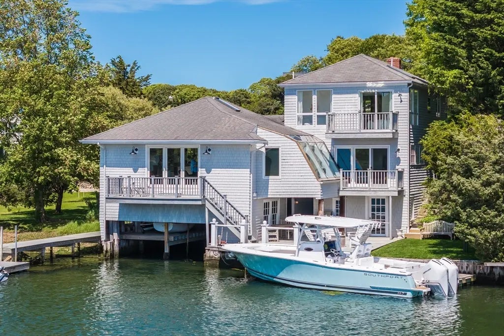 818 South Main Street, Barnstable