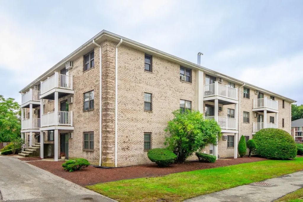 8 Kenmar Dr #64, Billerica