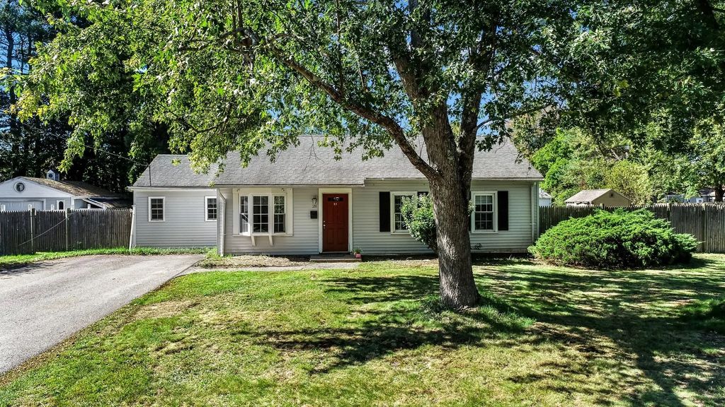 28 Hogg Memorial Dr, Whitman