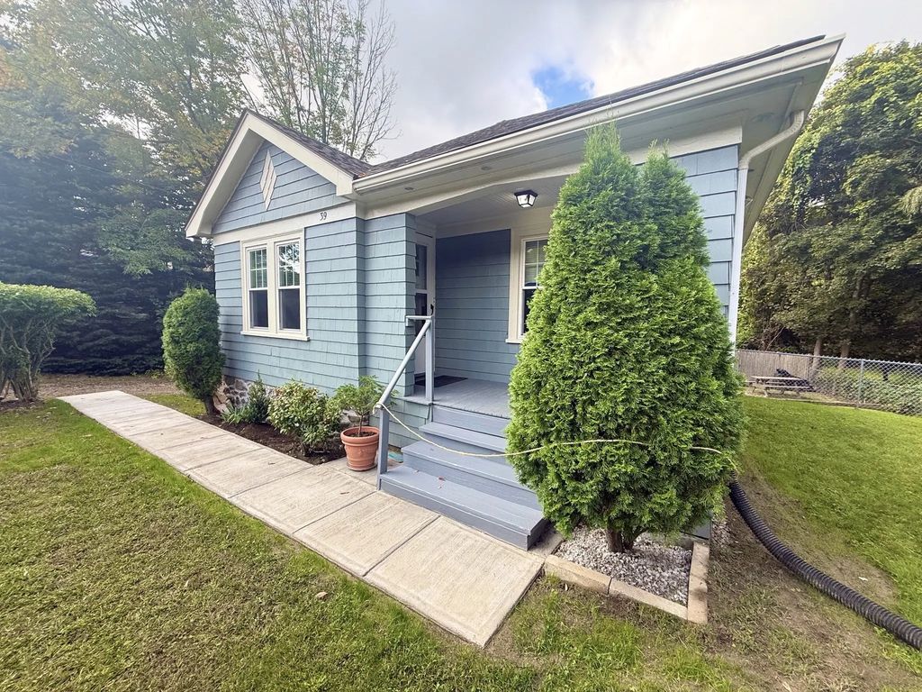 39 Main St, Sturbridge
