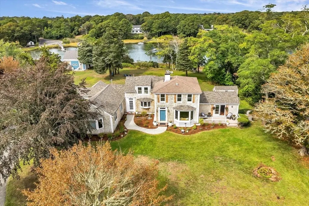 66 Tides End Ln, Orleans