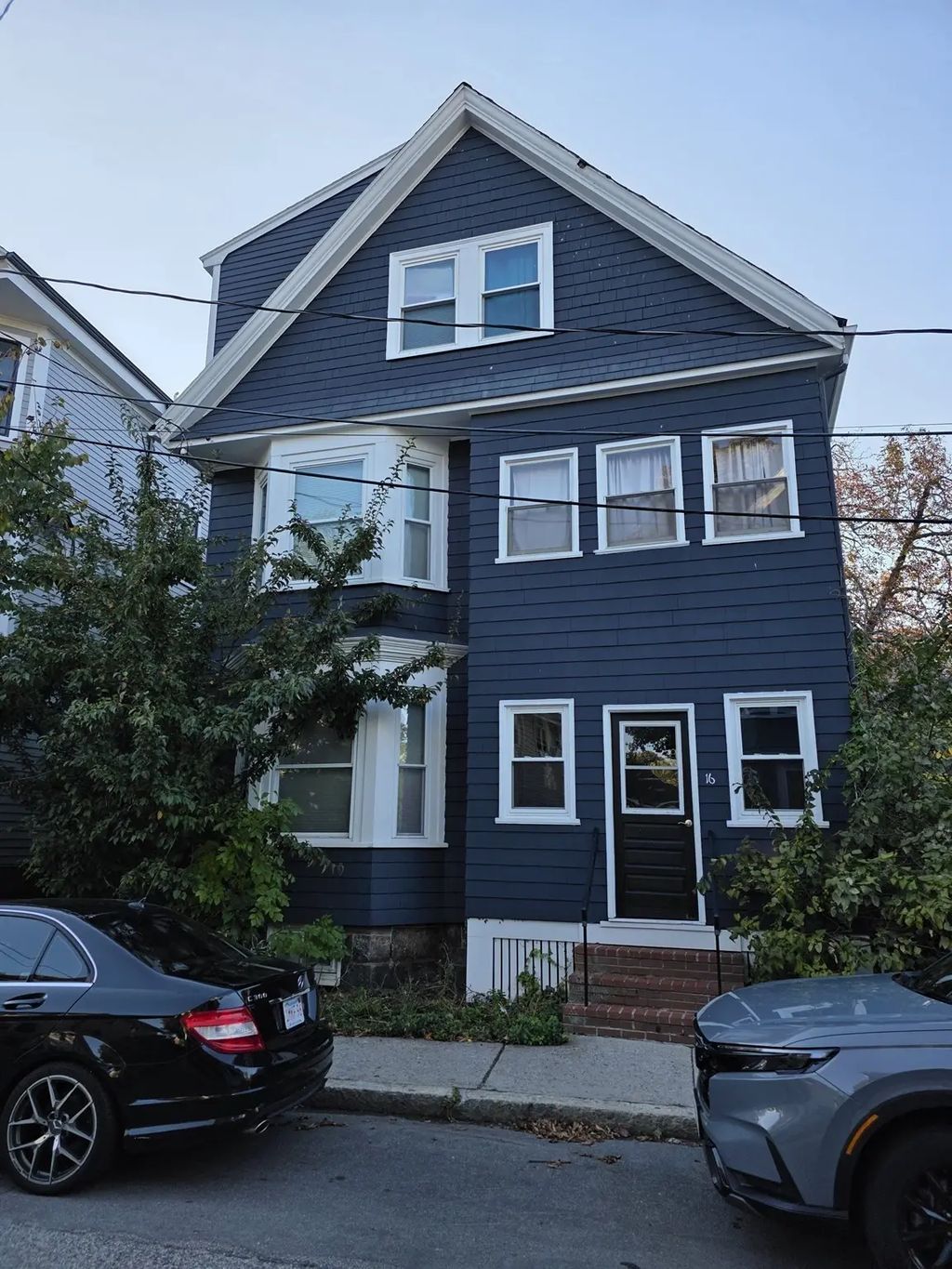 16 Henry St #1, Brookline