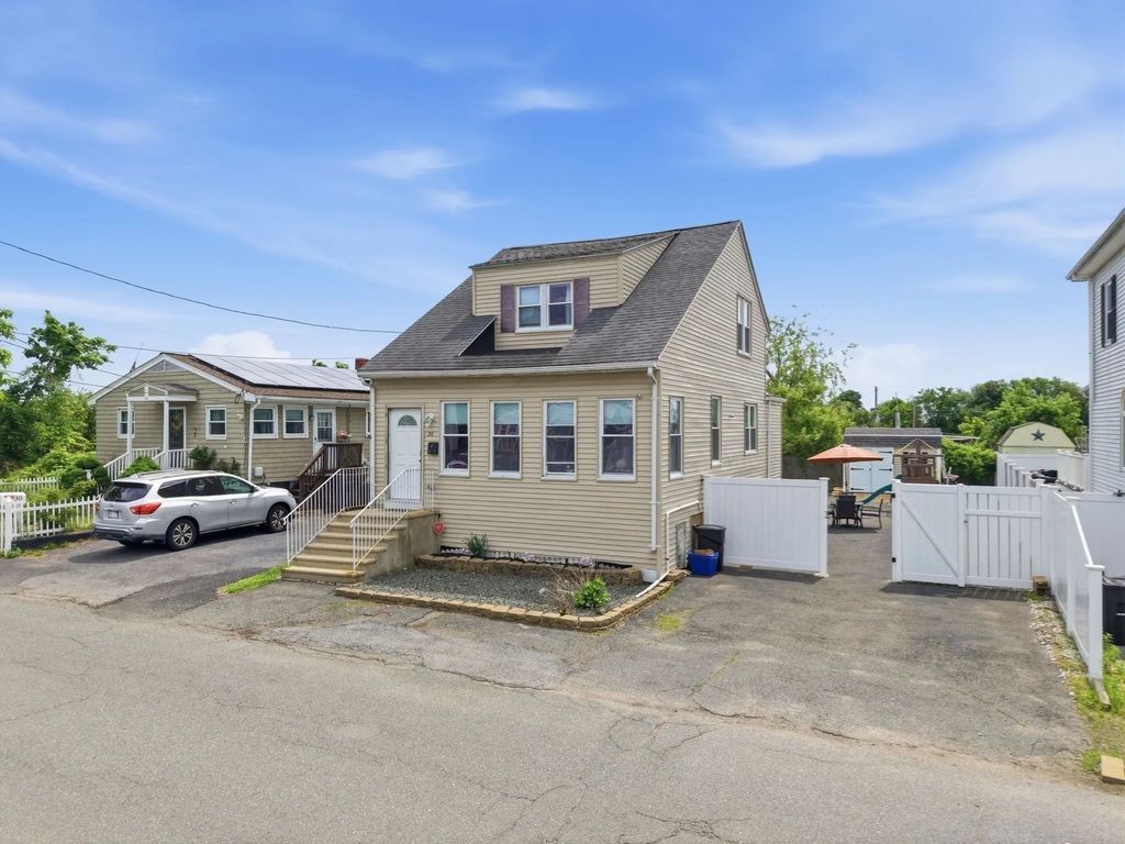28 Houston Ave, Saugus