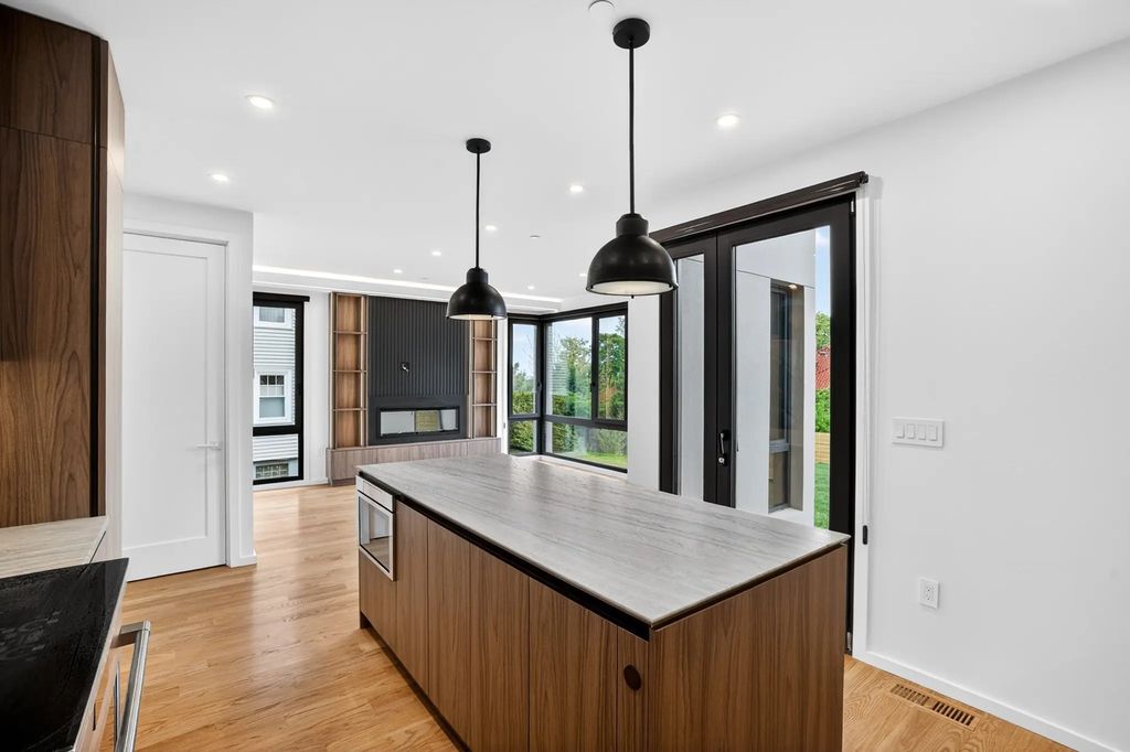 11 Algonquin Road #1, Newton