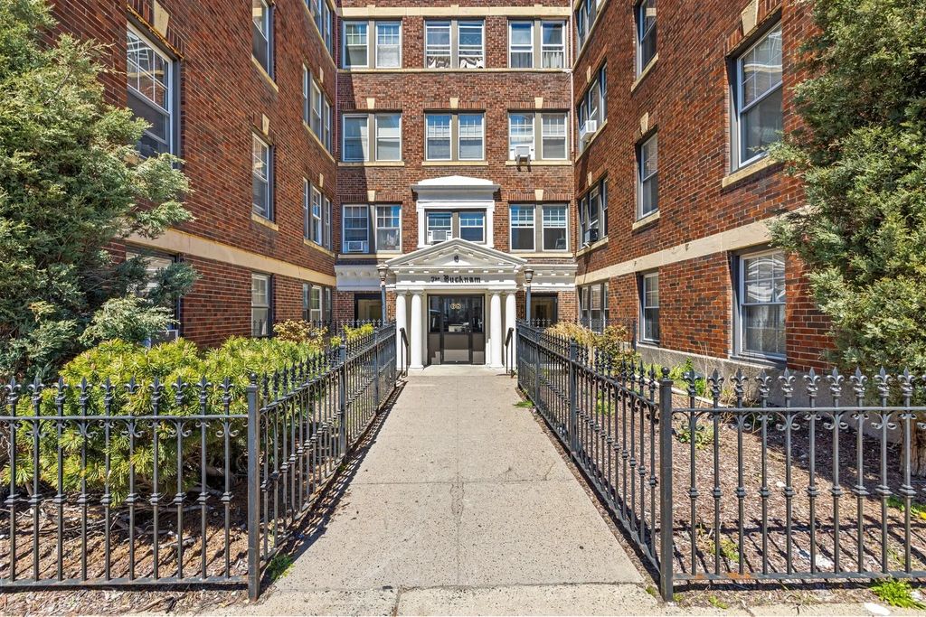 68 Linden St #34, Everett