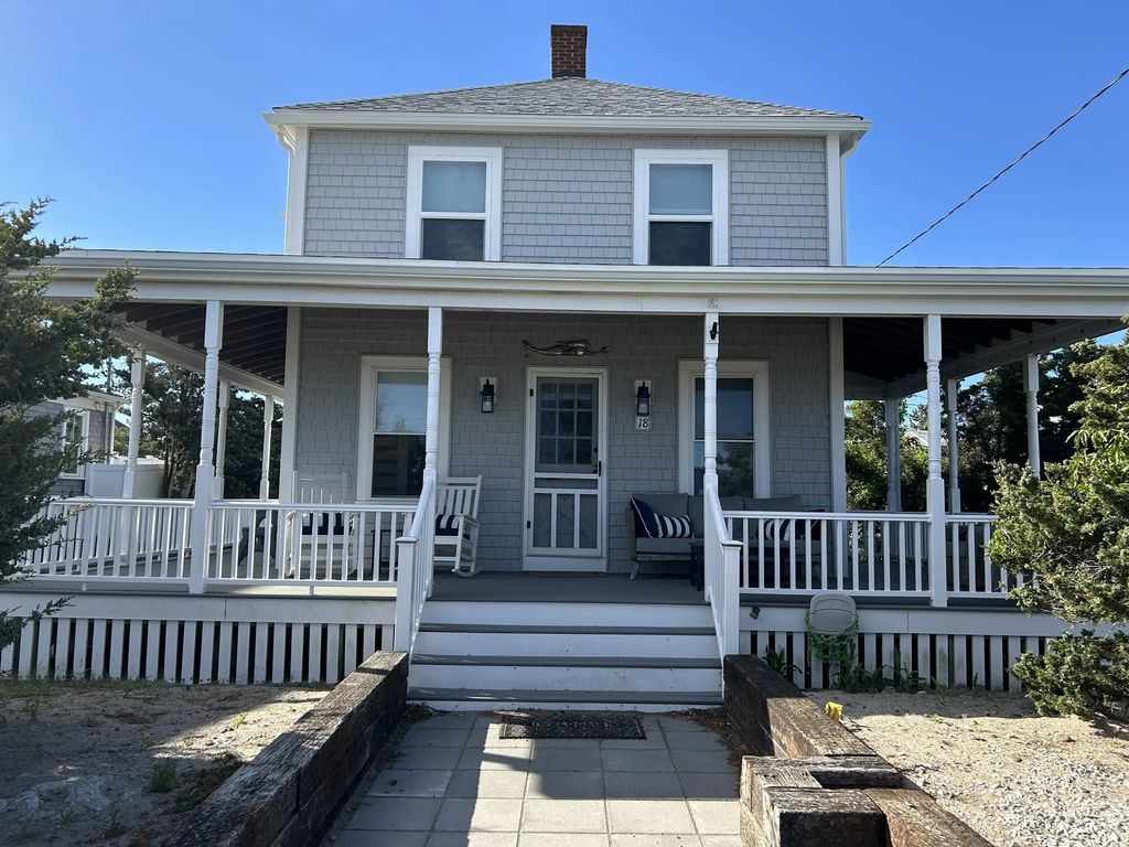18 Marshfield Ave, Scituate