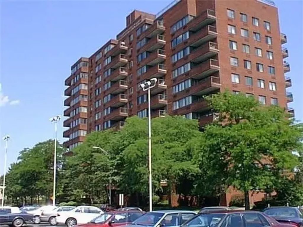 77 Adams St #407, Quincy