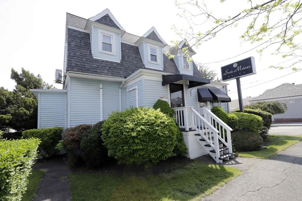 66 Rockdale Ave, New Bedford