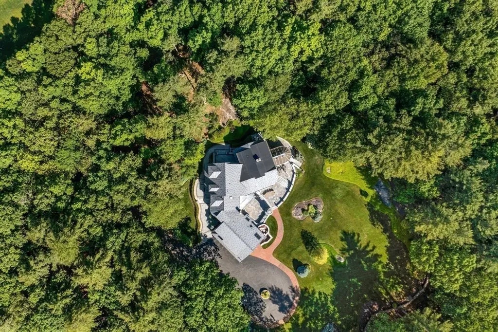 32-70 Lazell Street, Hingham