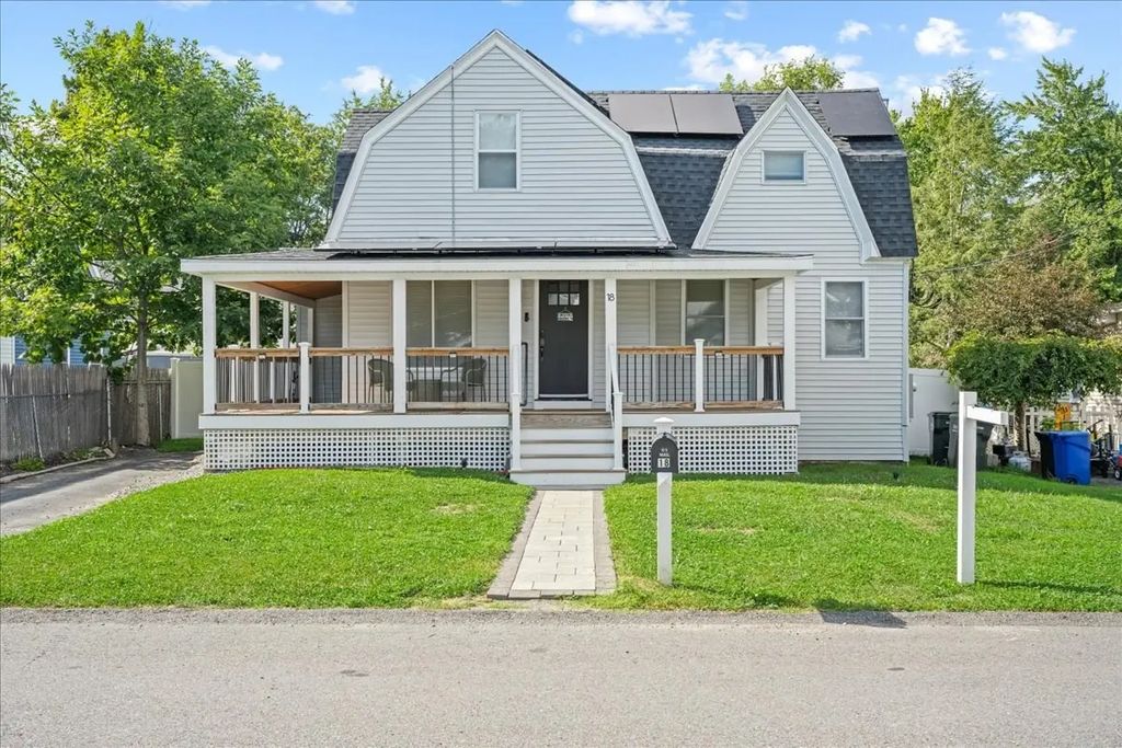 18 Kirby Ave, Lunenburg