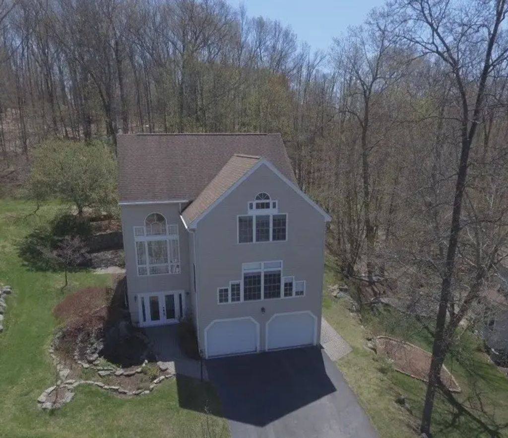 7 Tree Top Way, Methuen