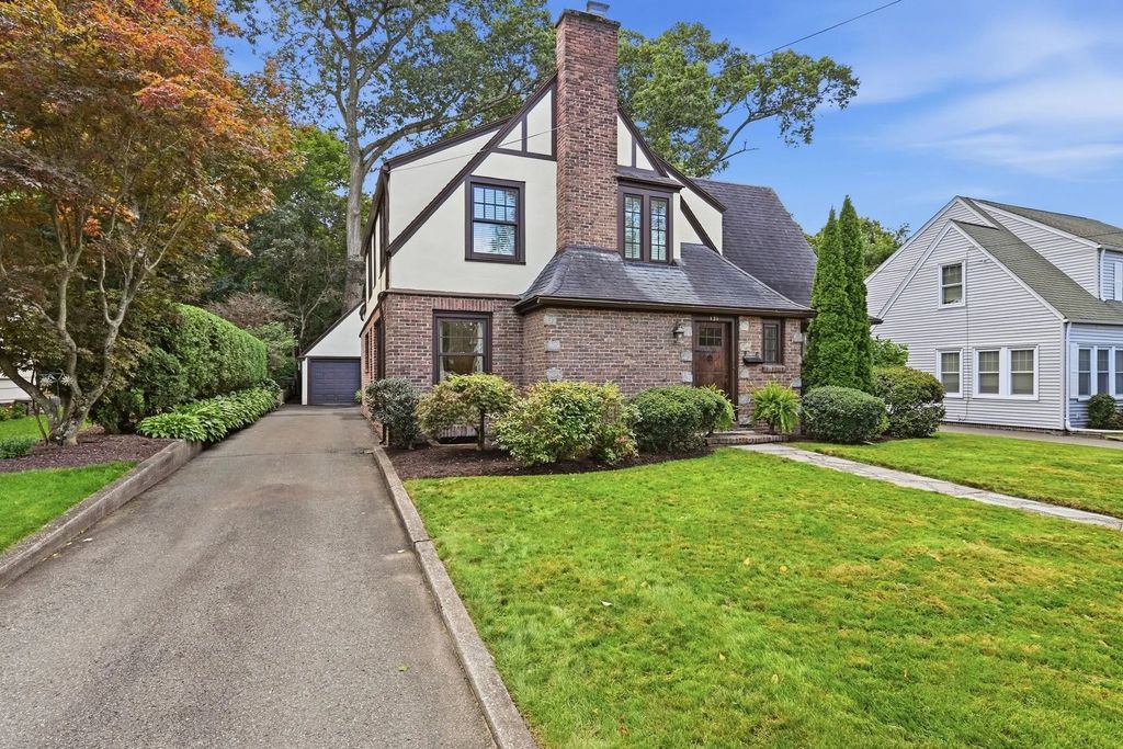 131 Wenonah Rd, Longmeadow