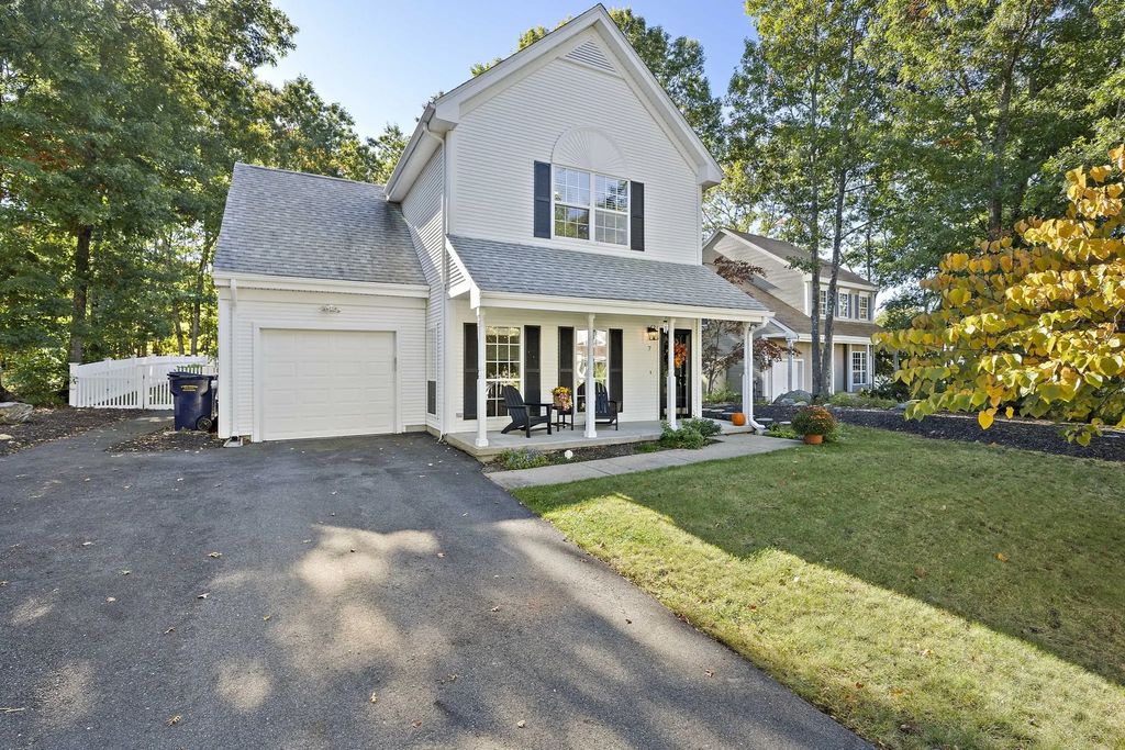 7 Ouimet Ln, Foxboro