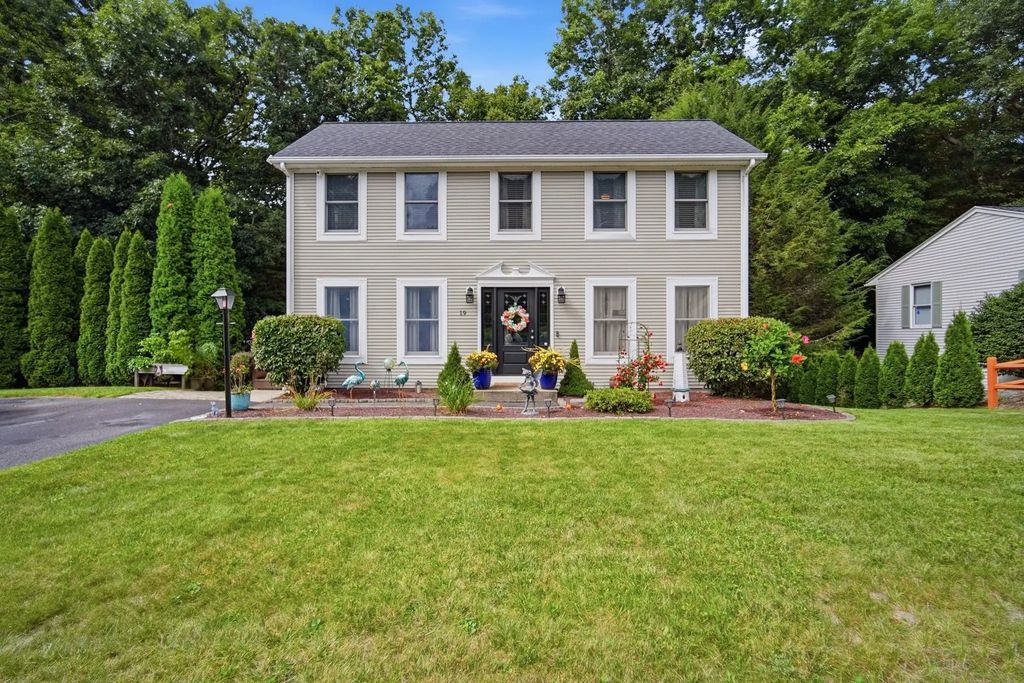 19 Stephanie Cir, Springfield