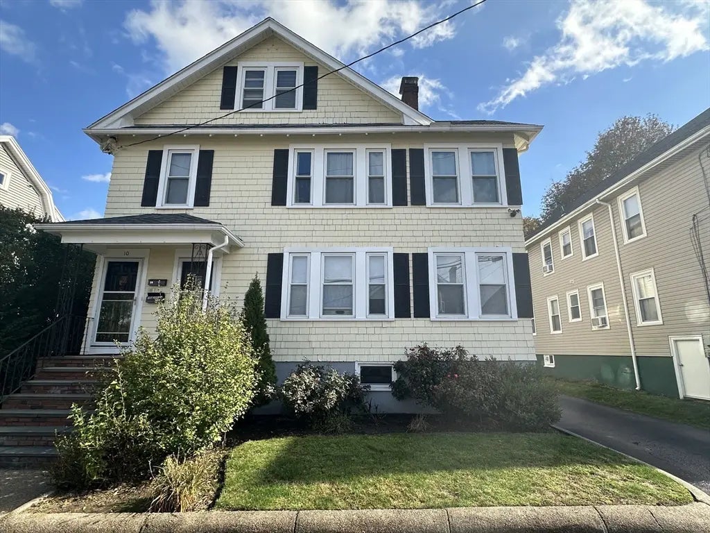 12 Jeanette Ave #1, Belmont