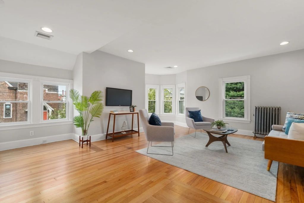 2 Holton St #2b, Medford