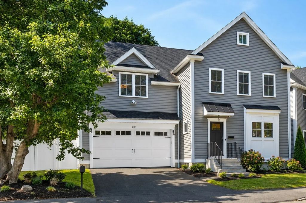 328 Village St #328, Medway