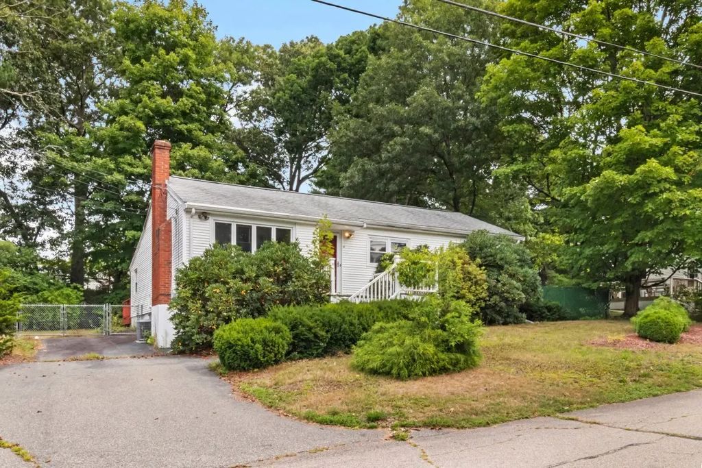 21 Horan Way, Stoughton