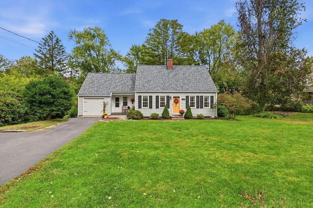 60 Russell Ave, Suffield