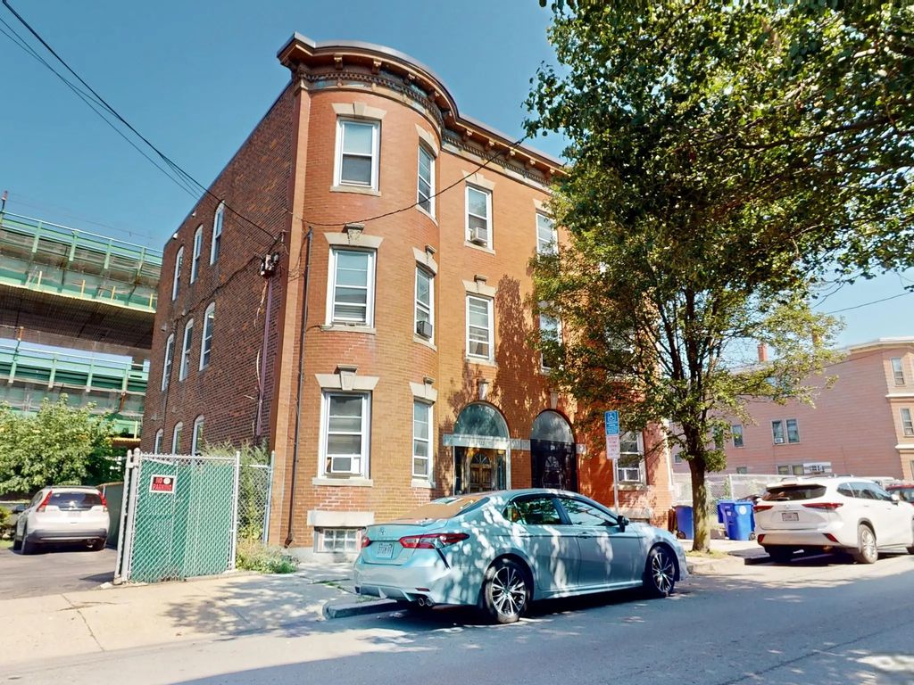 122 Chestnut Street #2, Chelsea