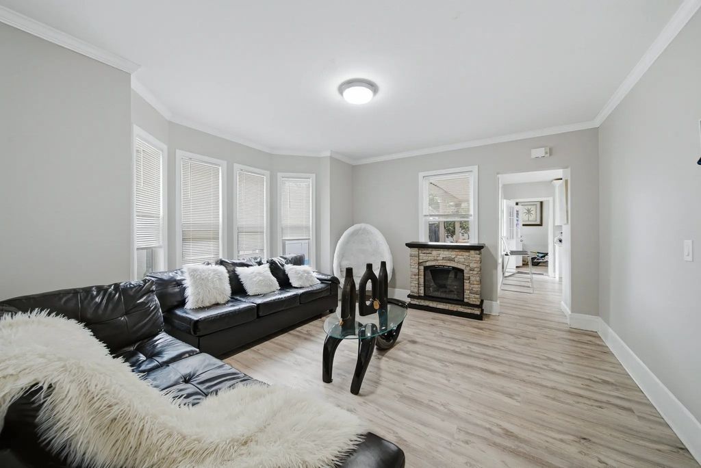 48 Washington St, Lawrence