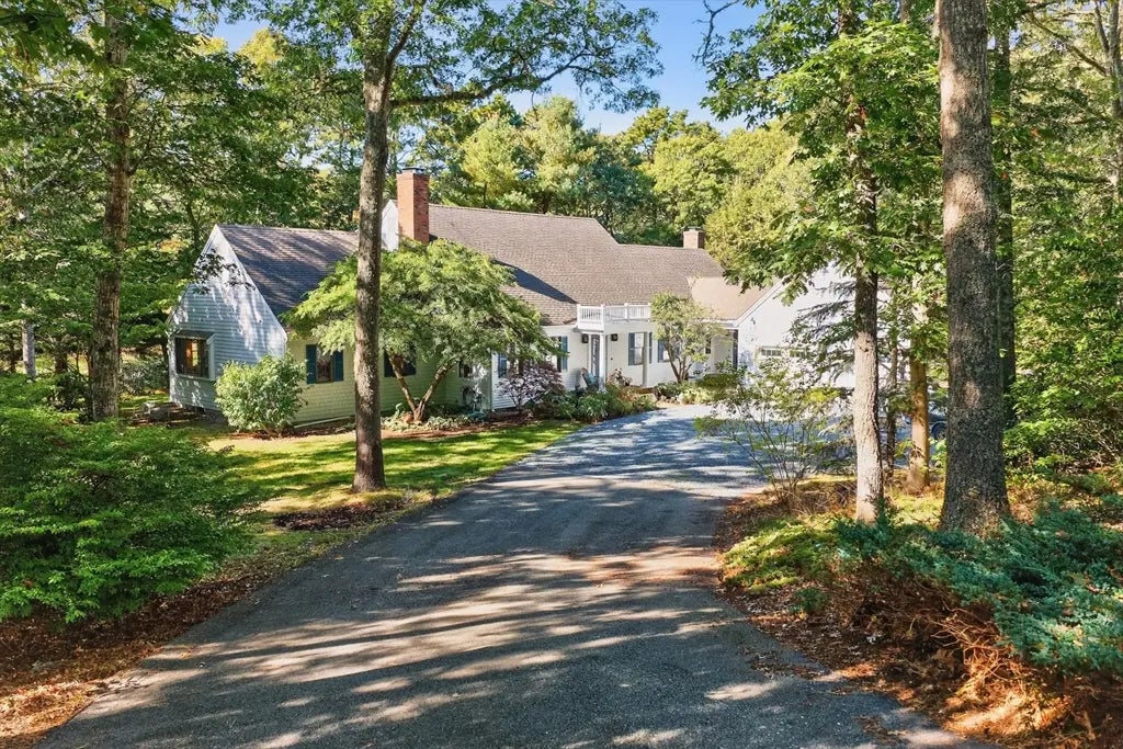 34 Lake Drive, Orleans