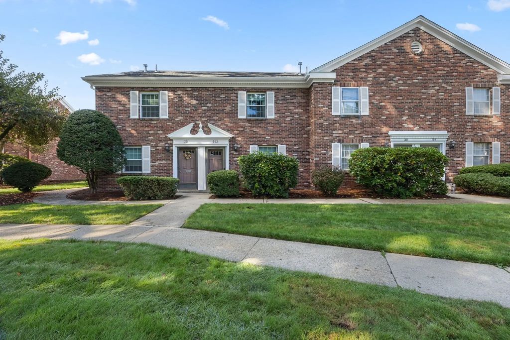 202 Windsor Drive #202, Framingham