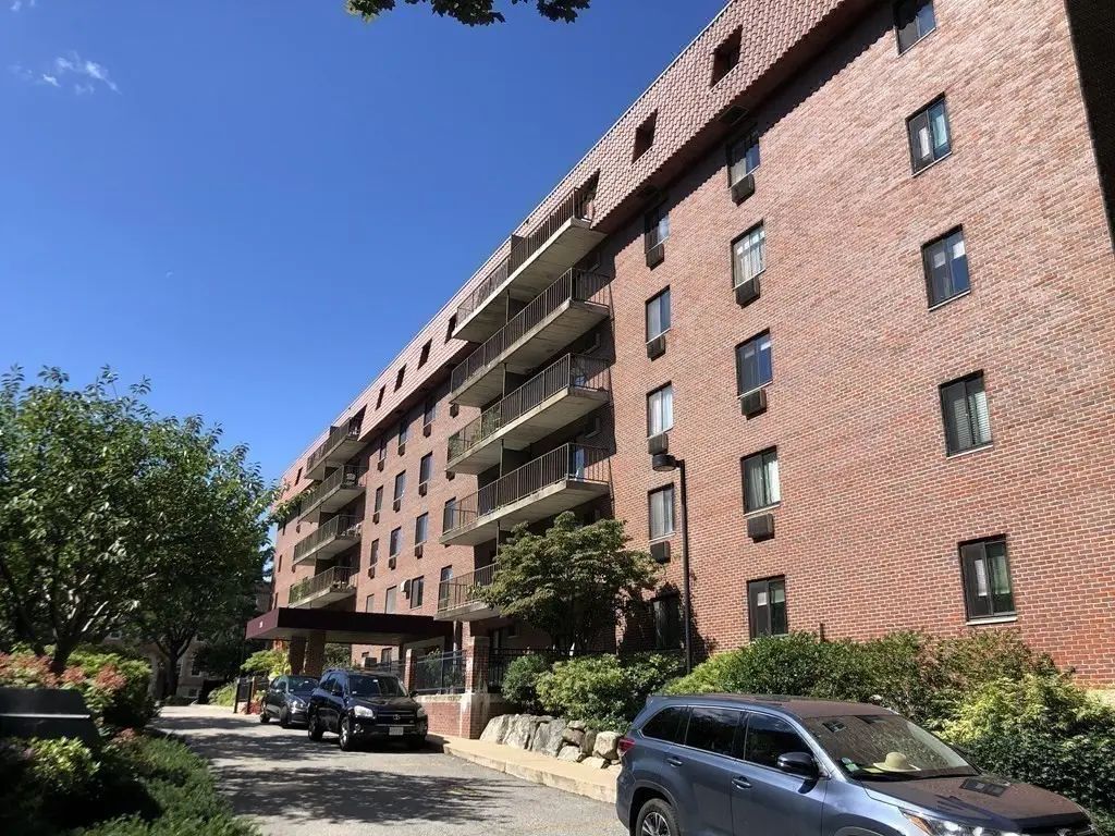 135 Pleasant St #307, Brookline