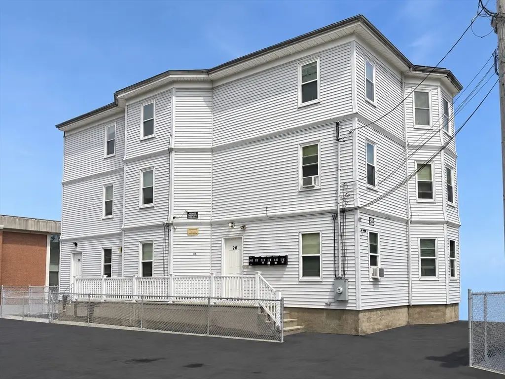 28 Ellsworth Ave, Brockton
