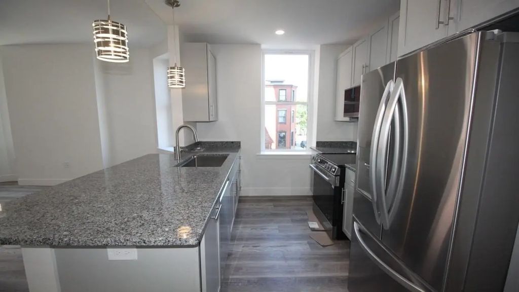 525 E Broadway #2, Boston