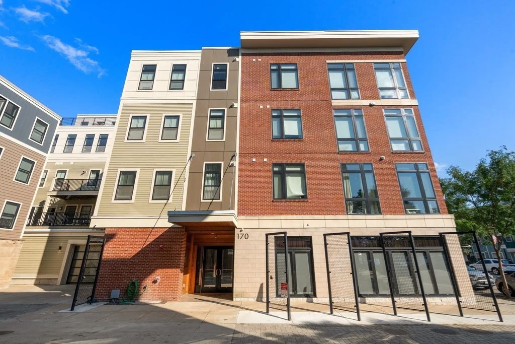 170 W Broadway #411, Boston