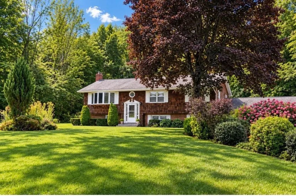 261 Brookfield Rd, Charlton