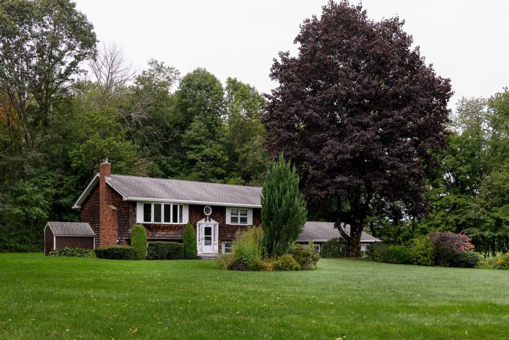 261 Brookfield Rd, Charlton