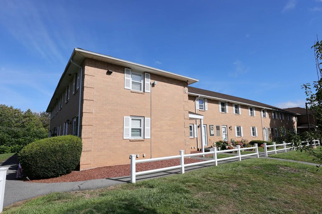 509 Elmwood Dr #509, Hudson
