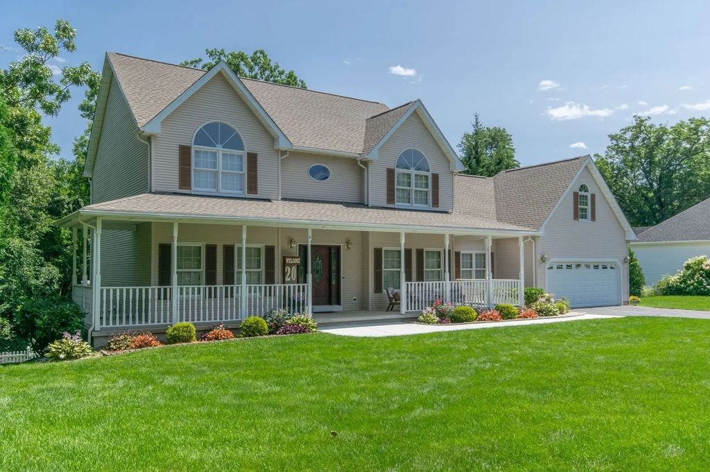 20 Nolan Lane, Agawam