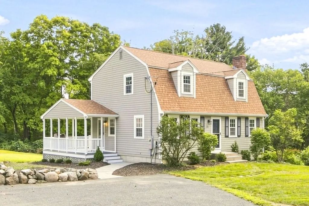 212 Pleasant, Millis