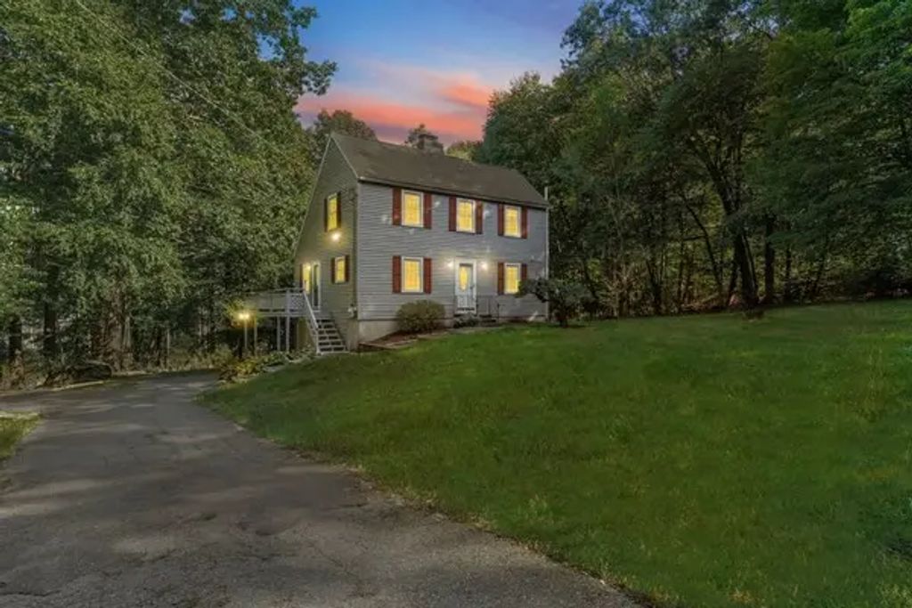 37 Breakneck Rd, Sturbridge