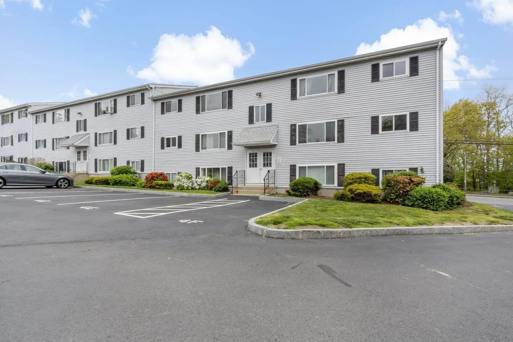 5455 N Main St #4d, Fall River