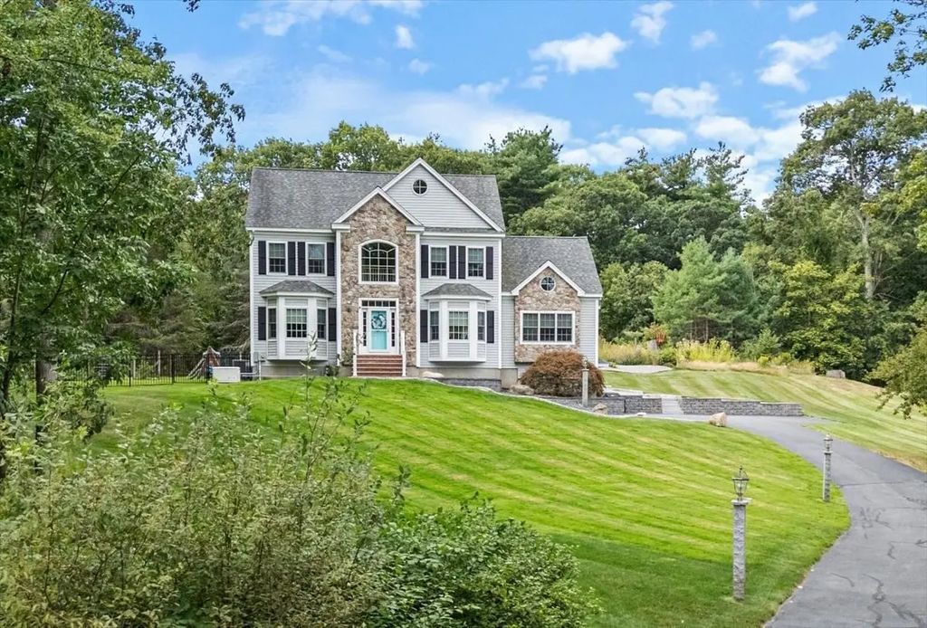 4 Darrens Way, Methuen